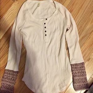 Small thermal free people shirt